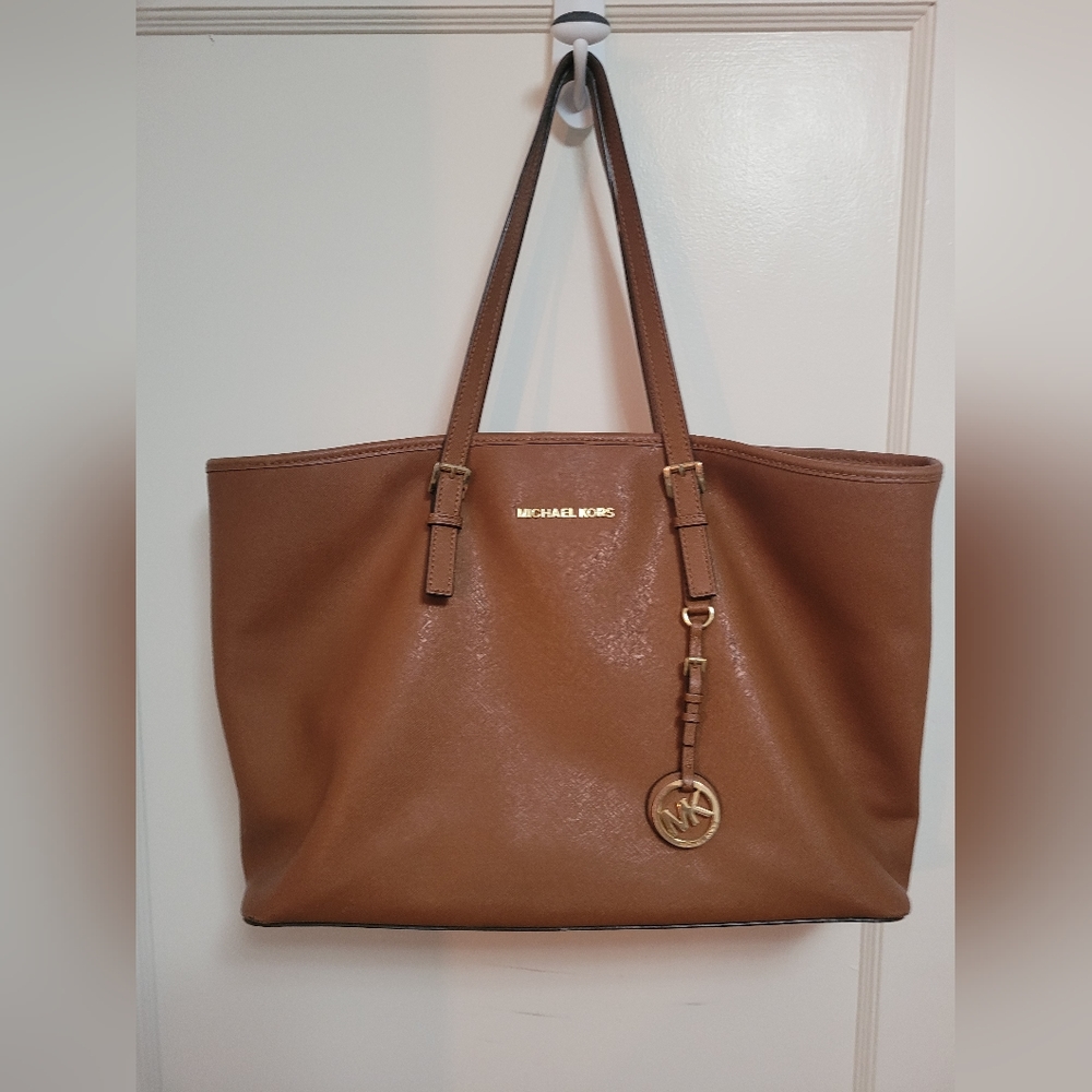 Brown Medium Michael Kores bag!